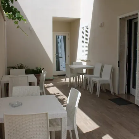 Emanuela Oda ve Kahvaltı